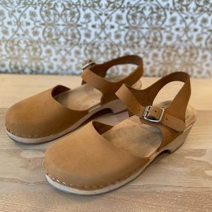 Lotta from Stockholm Tan Nubuck Leather Closed Toes Clogs EUC